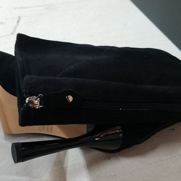 Boots - Picture 7 of 8